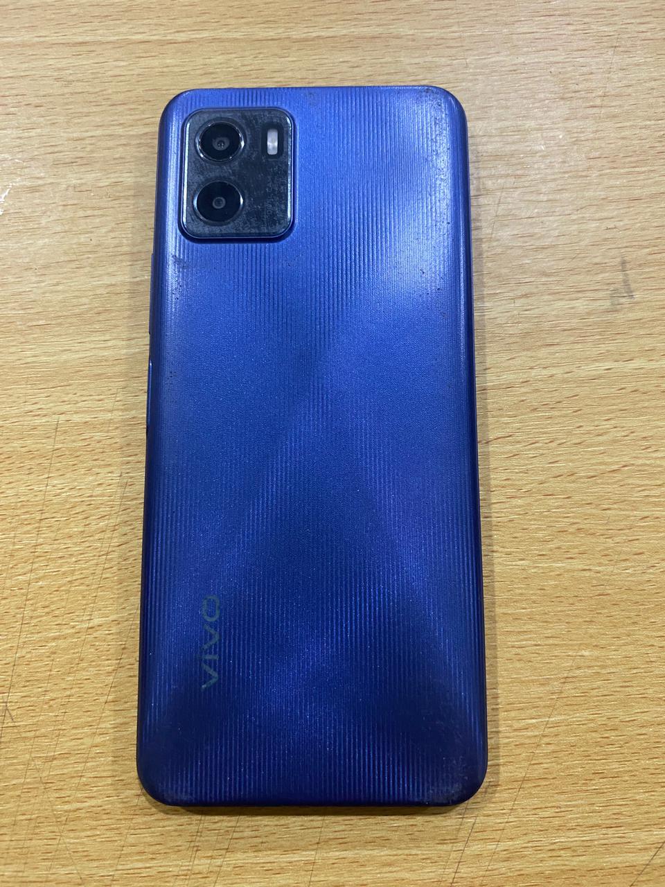 handphone merk VIVO Y15S warna biru terpasang case silicon warna hitam dengan nomor IMEI 1 : 863276065223994 IMEI 2 : 863276065223986.