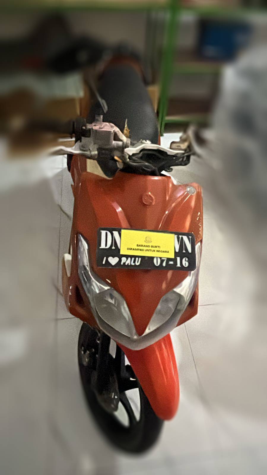 unit sepeda motor merk Yamaha type XEON warna orange putih 