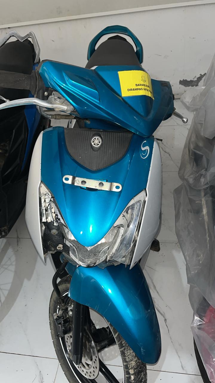 sepeda motor Yamaha Mio SU warna hijau putih dengan nomor registrasi DC 3826 XK beserta kunci