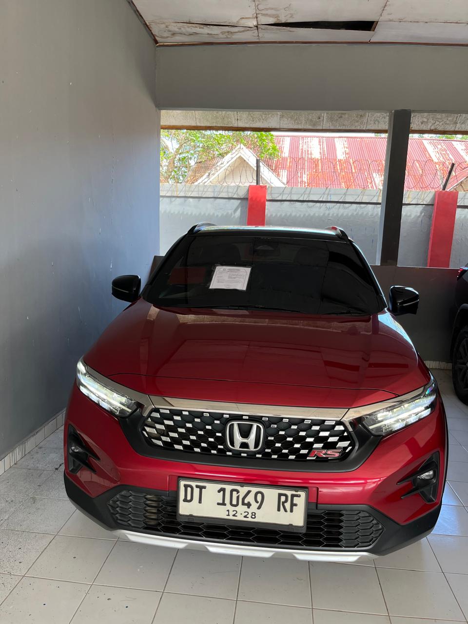 1 (satu) Unit Mobil beserta 1 (satu) Surat Tanda Nomor Kendaraan Bermotor Nomor Regitrasi: DT 1049 RF, Nama Pemilik:  RIDHAM M. RENGGAALA, Alamat: Jl. Perumnas Poasia Blok B No. 190 RT/RW 004/002 Kelurahan Rahandouna Kecamatan Poasia Kota Kendari, Merek: 