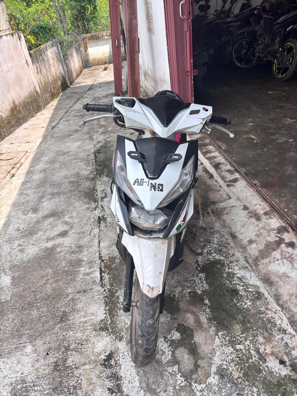 sepeda motor Honda Beat warna putih tanpa nomor Polisi dan tanpa surat-surat STNK dan BPKB;