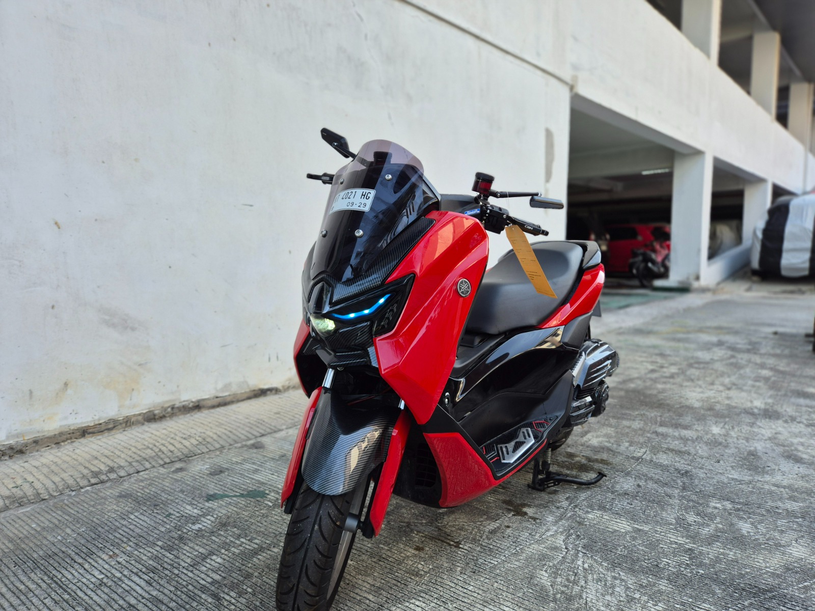 Sepeda Motor Merk Yamaha N-Max warna Merah Tahun 2024