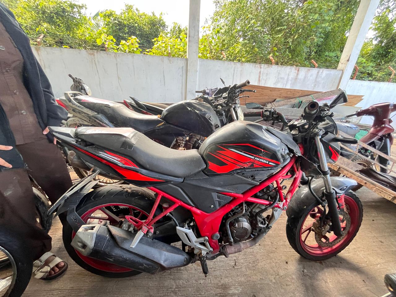 1 (satu) Unit Sepeda Motor Merk Honda CB 150 Warna Merah-Hitam Tahun 2016