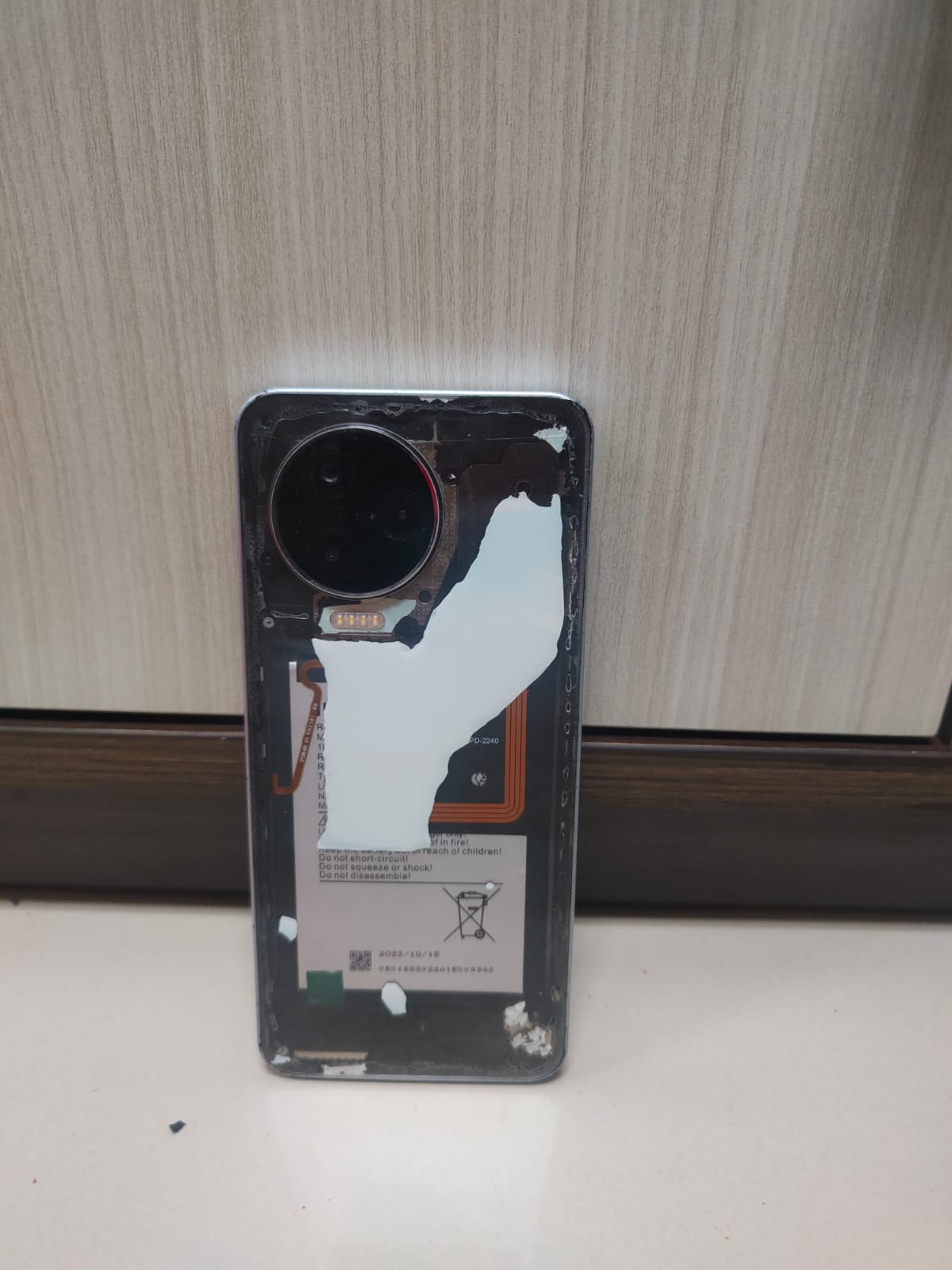 Handphone merek Infinix type Note 12 berwarna biru