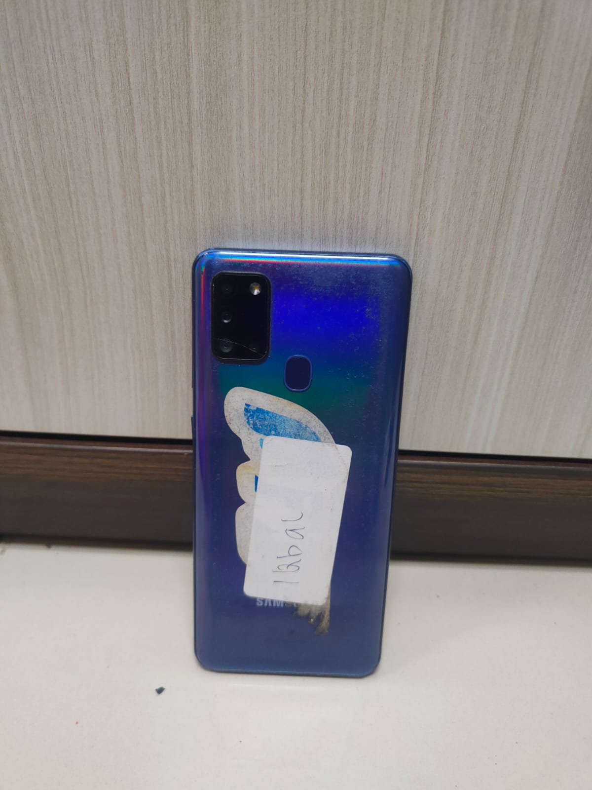 Handphone merek Samsung Type A21 S berwarna biru