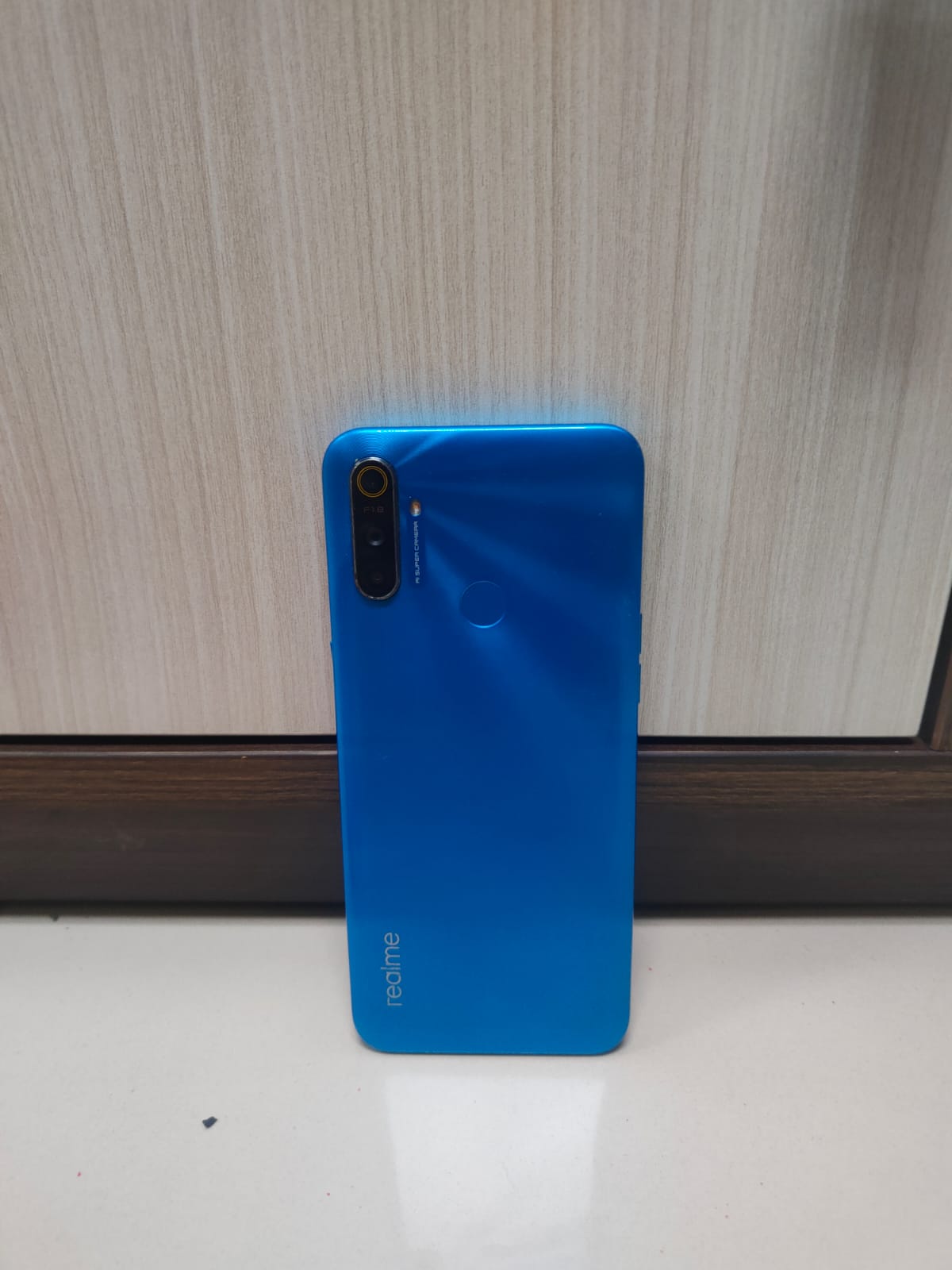 1 (satu) buah Handphone merk REALME warna biru dengan nomer Imei 868738048733030.