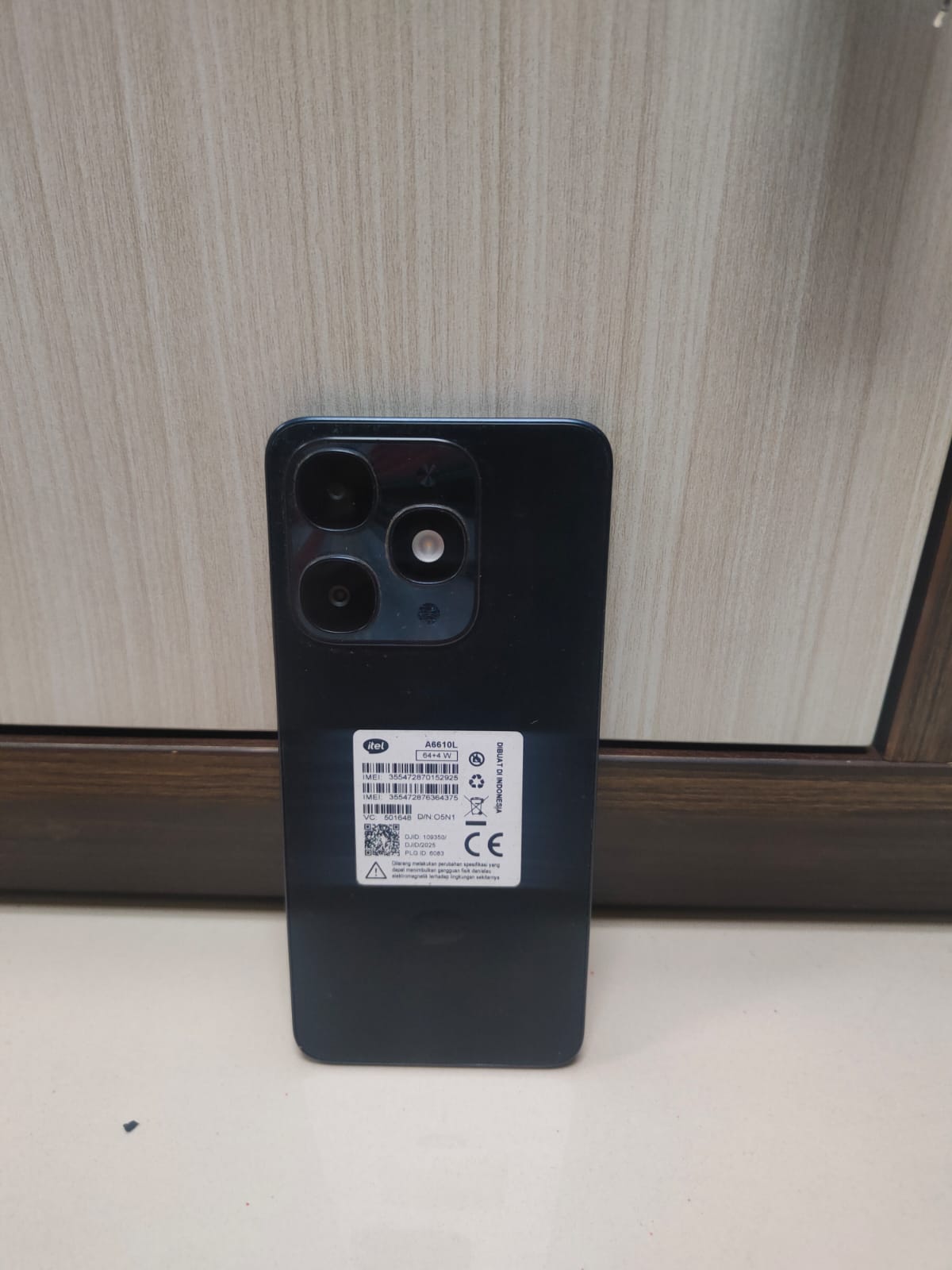 Handphone merk ITEL warna hitam