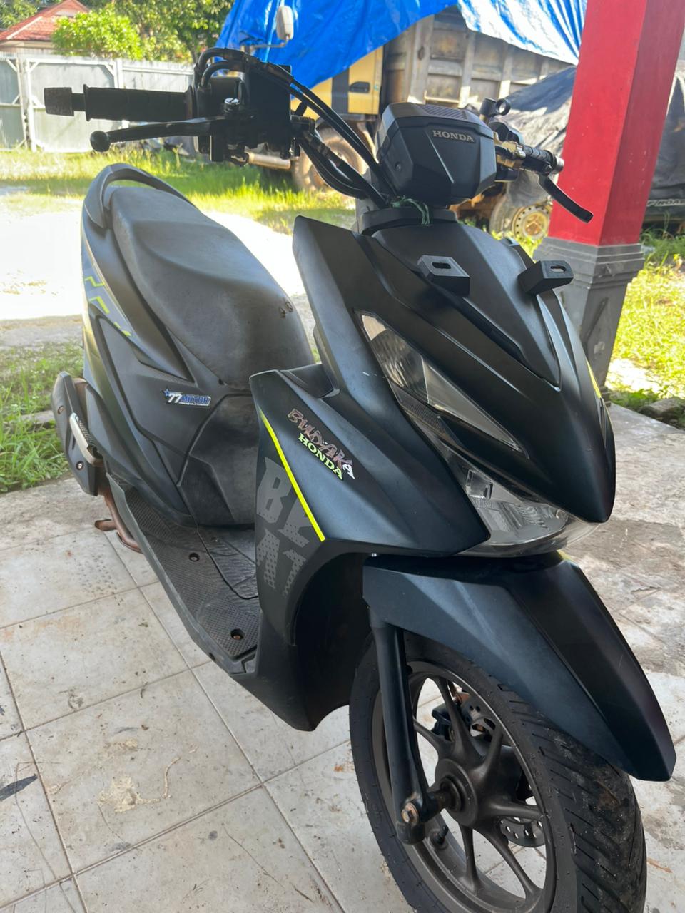 sepeda motor Honda Beat warna hitam tanpa TNKB