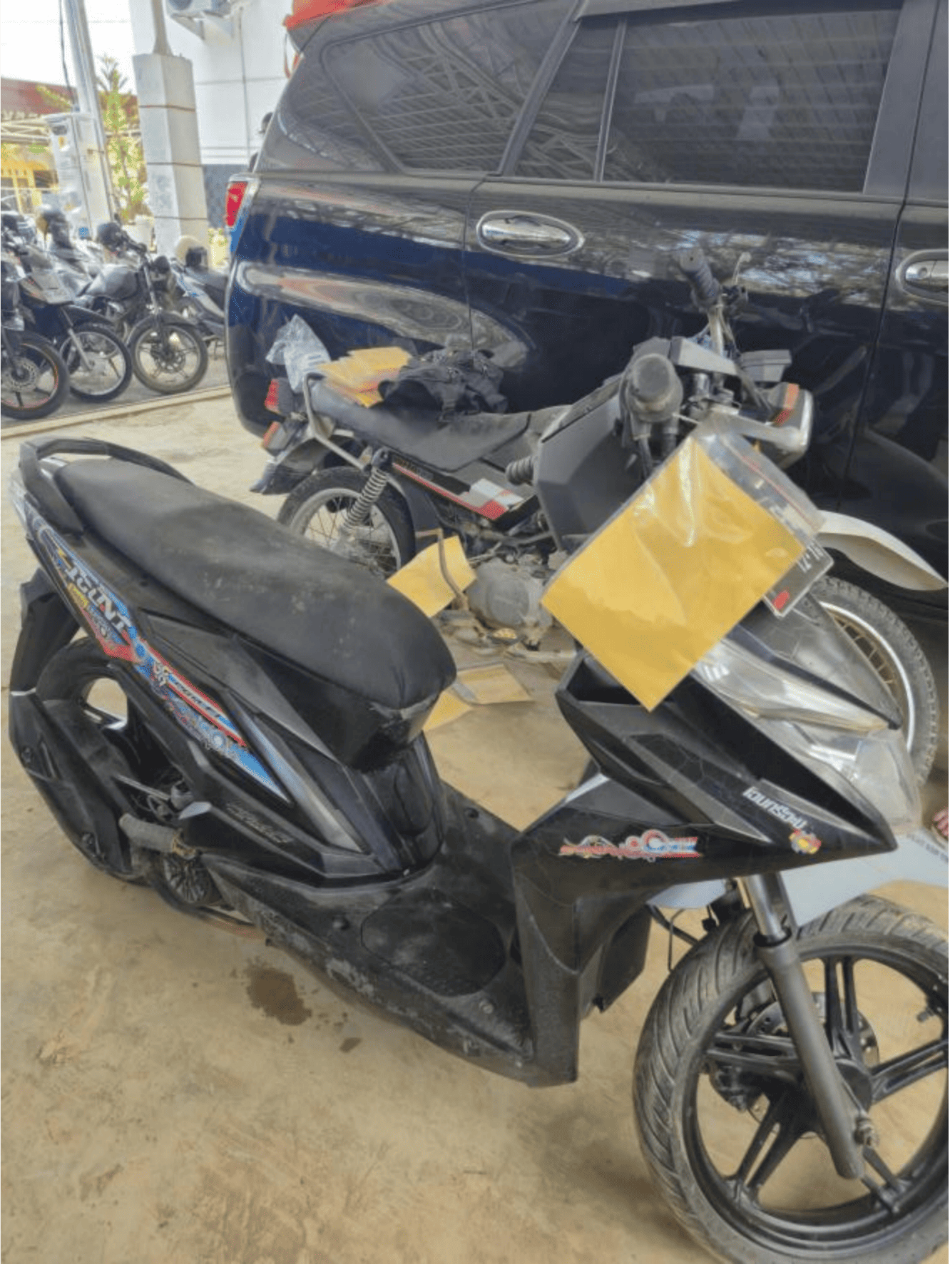 •	1 (satu) unit sepeda motor merk Honda Beat warna hitam, no pol BL 5473 FO, no rangka MH1JM112XKK050016;