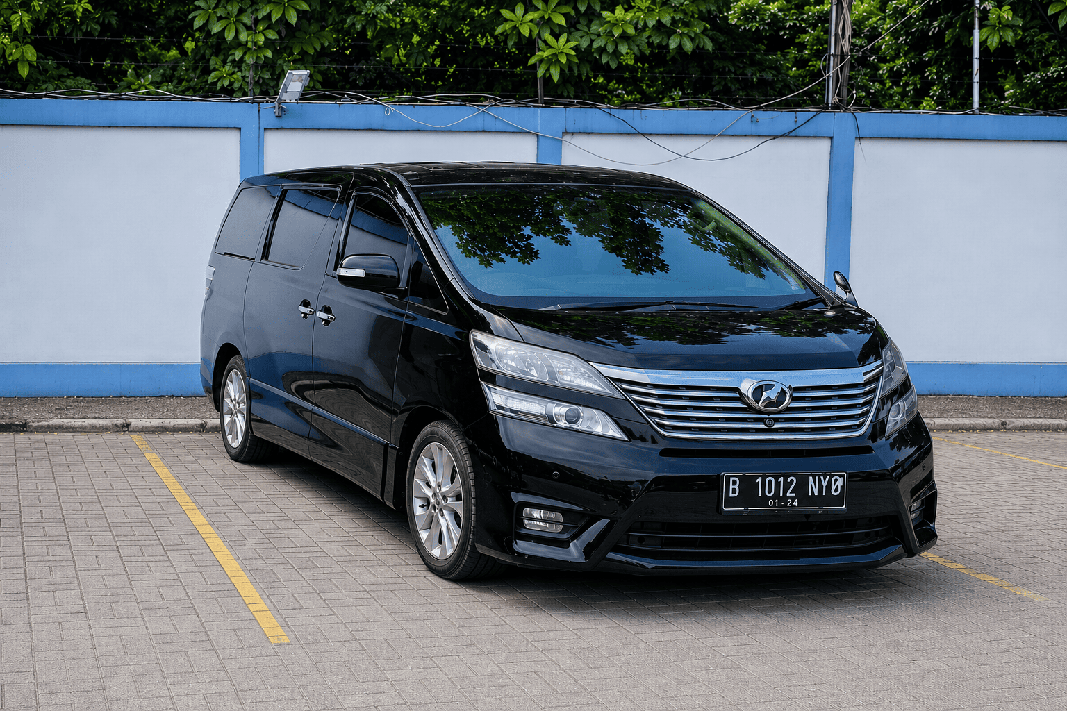 1 (satu) unit kendaraan roda empat/mobil 
minibus merk Toyota tipe Vellfire 2.4, Nomor 
registrasi/Nomor Polisi B-1012-NYO tahun 
pembuatan 2008 isi slinder 2.362 cc, warna 
hitam, Nomor rangka/NIK/VIN ANH208021691 
dan 1 (satu) Buku Permilik Kendaraan 
Bermotor (BPKB) F-7027852 atas nama UMI 
RAHAYU.