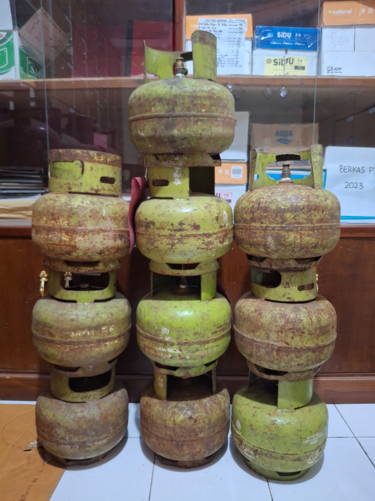 Tabung Gas LPG 3kg warna hijau sebanyak 10 (sepuluh) tabung dalam keadaan kosong