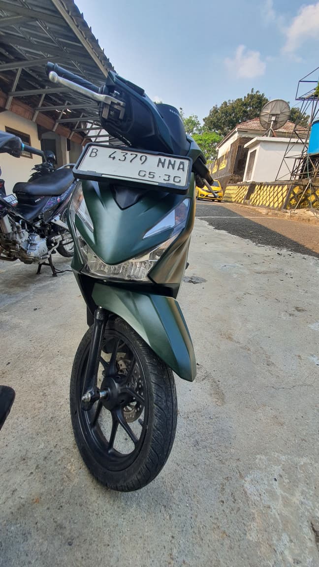 1 (satu) unit kendaraan roda dua (R2) merk "Honda Beat" warna hijau army;