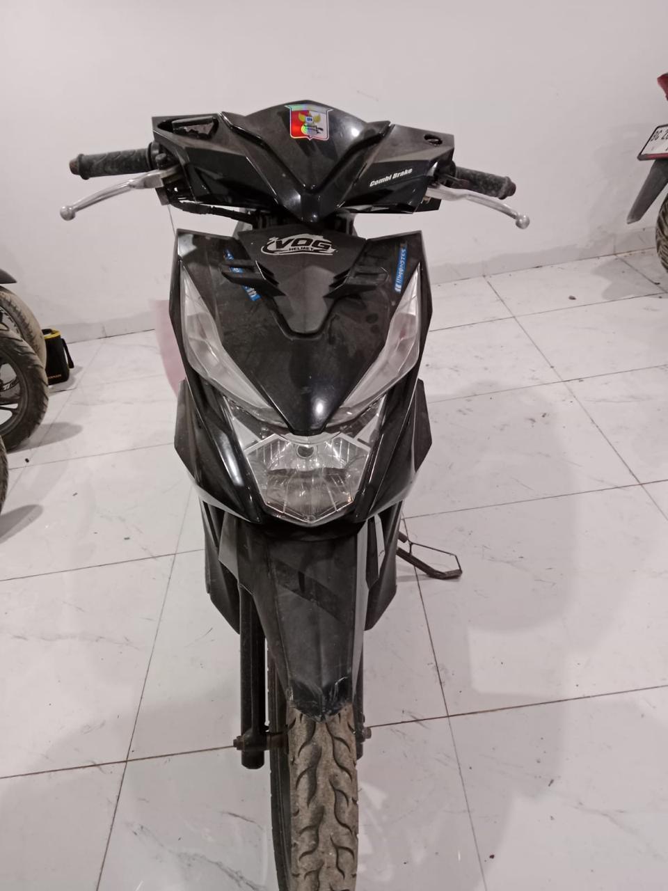 ?	1 (satu) unit sepeda motor Honda Beat warna hitam Tanpa Nopol dengan Nosin: JM2151251123 dan Noka: MH 1JM2118HK253718 beserta kunci kontaknya: