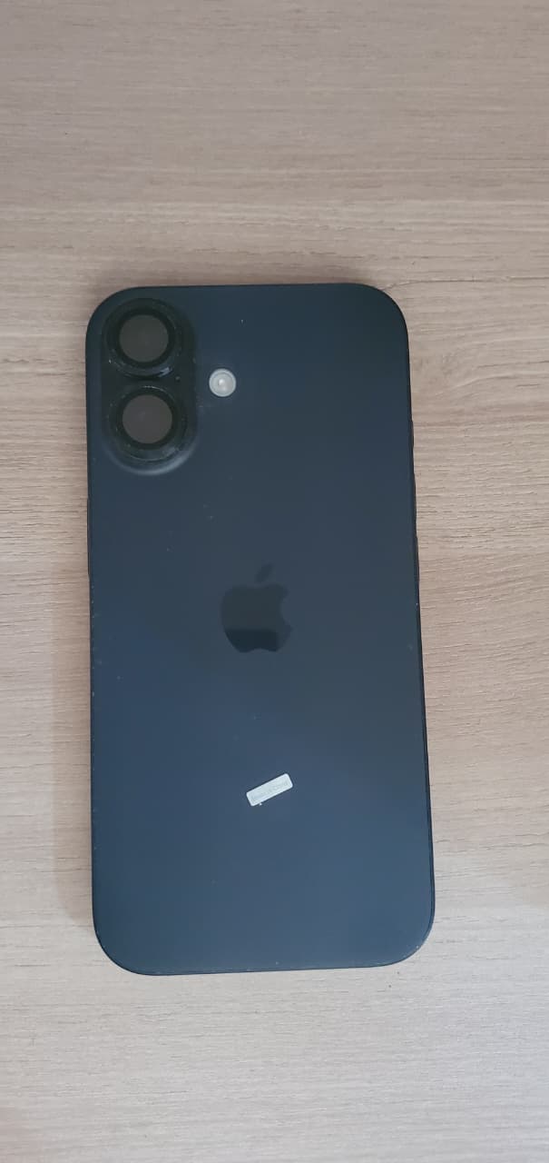 1 (satu) buah Handphone Iphone 16 warna Hitam