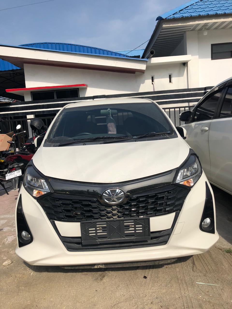 Mobil Toyota Calya warna putih BK 1774-AET; 