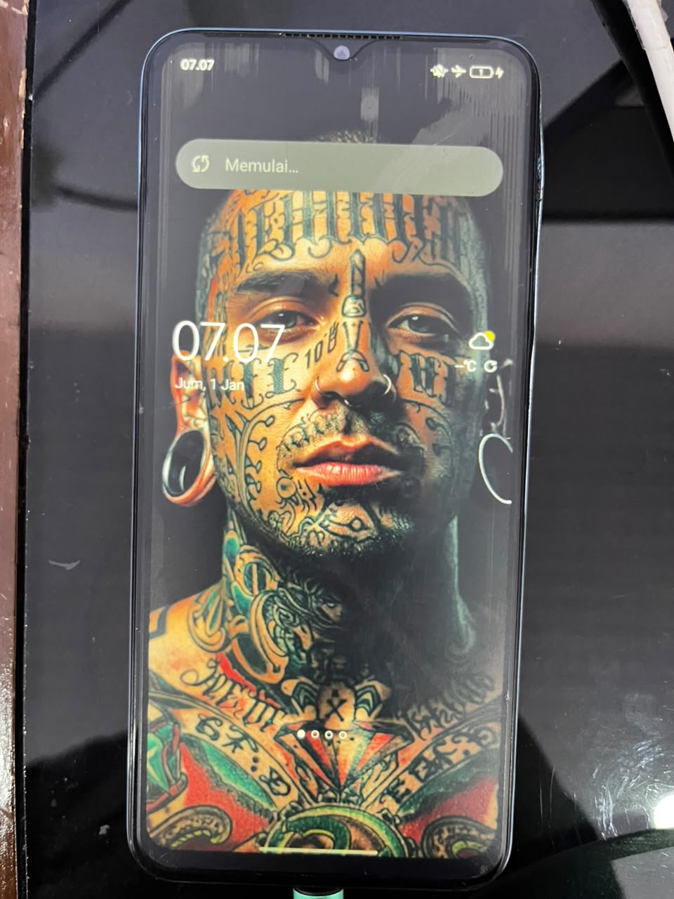 Handphone Merk Oppo A78 berwarna glowing blue dengan imei 1 8610-6506-5285-166 dan imei 2 8610-6506-5285-174