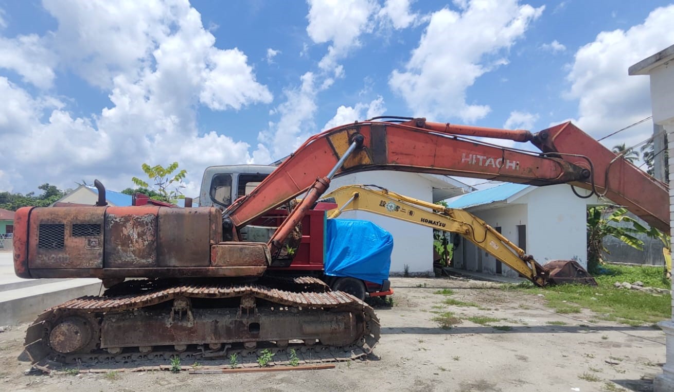 exavator (beko) merk hitaci warna orange type ex 200-5 (scrap)