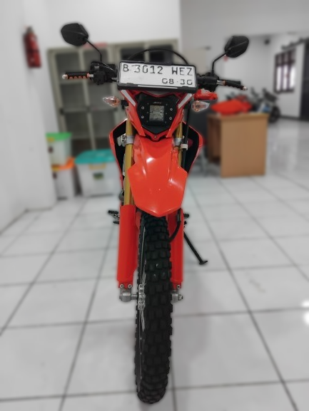 Honda CRF warna Merah Putih Noka: MH1KD1112SK619811, Nosin: KD11E1619058 beserta Kunci Kontak dan 1 (satu) buah kunci kontak motor Honda