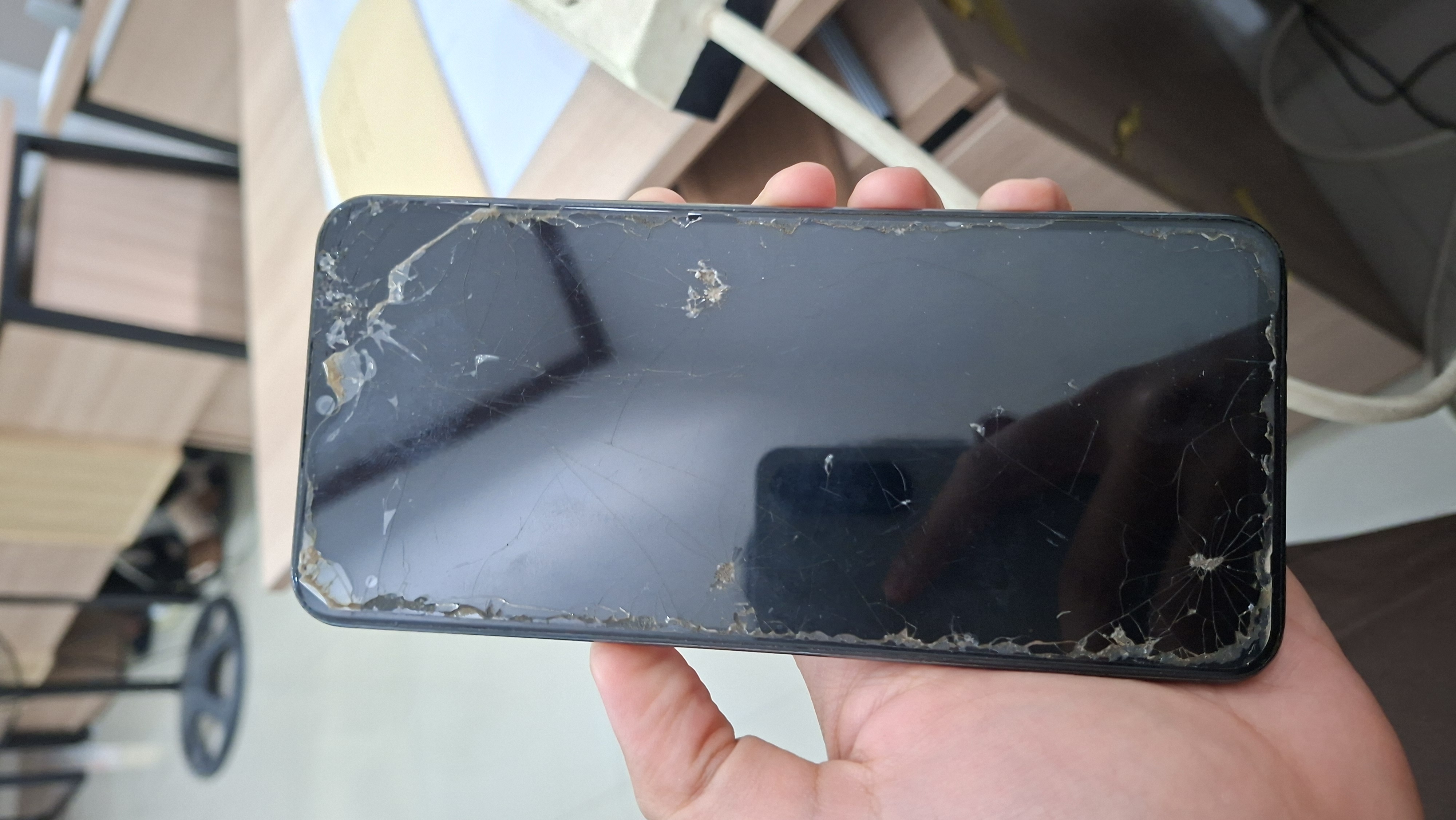 1 (satu) buah handphone merek VIVO Y17S berwarna Forest Green