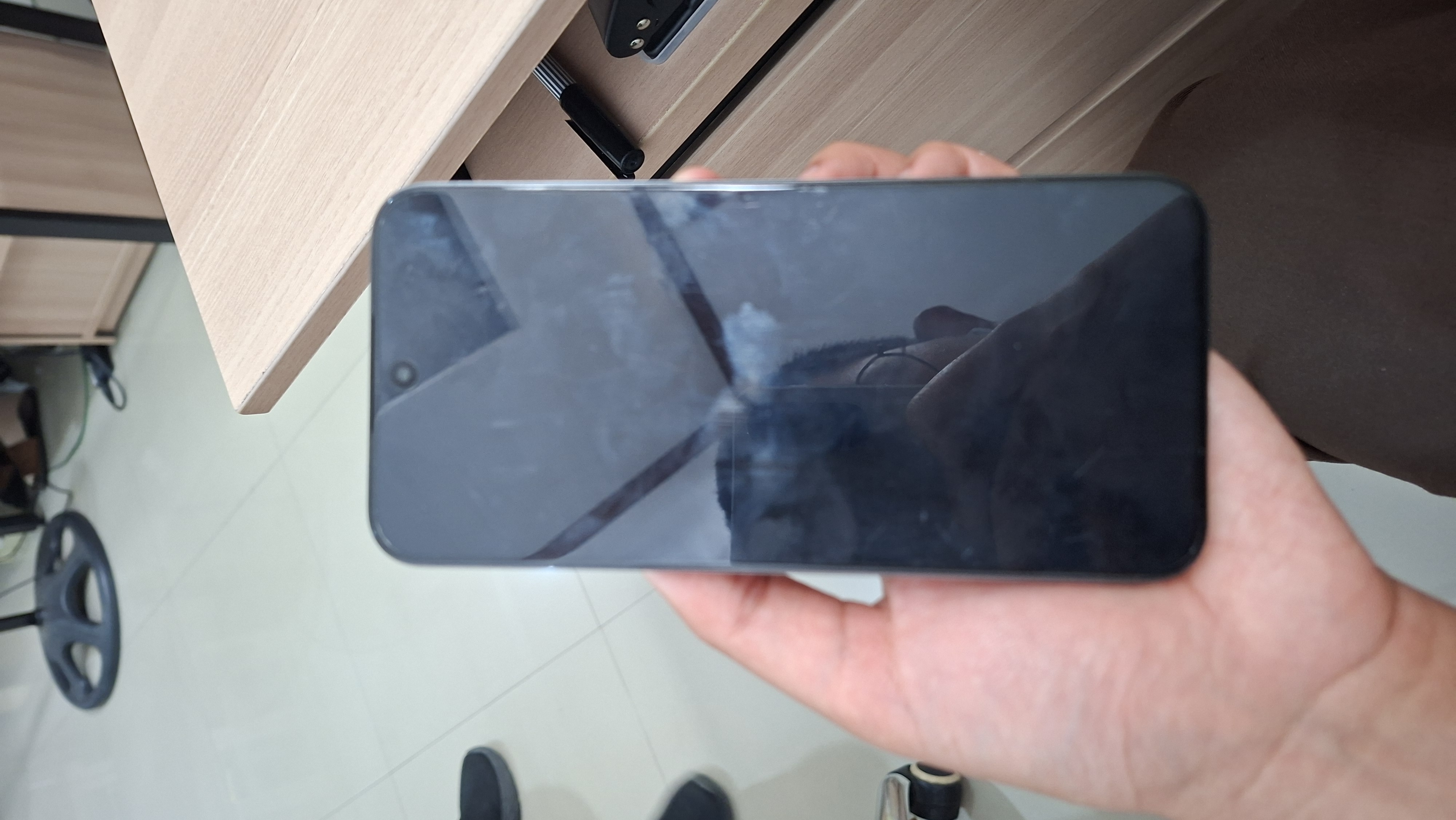 1 (satu) Buah Handphone Merek Realme 15T, Model RMX5111 Warna Hitam
