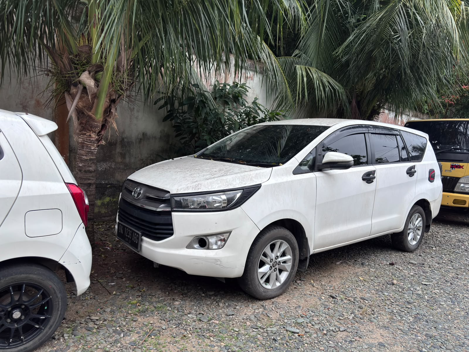 1 (satu) unit mobil penumpang merek Toyota jenis Kijang Innova 2.4 G A/T, model minibus warna putih, nomor polisi: BK 1236 ABG atas nama pemilik PT. Mitra Pinasthika Rent dengan nomor 11808703;