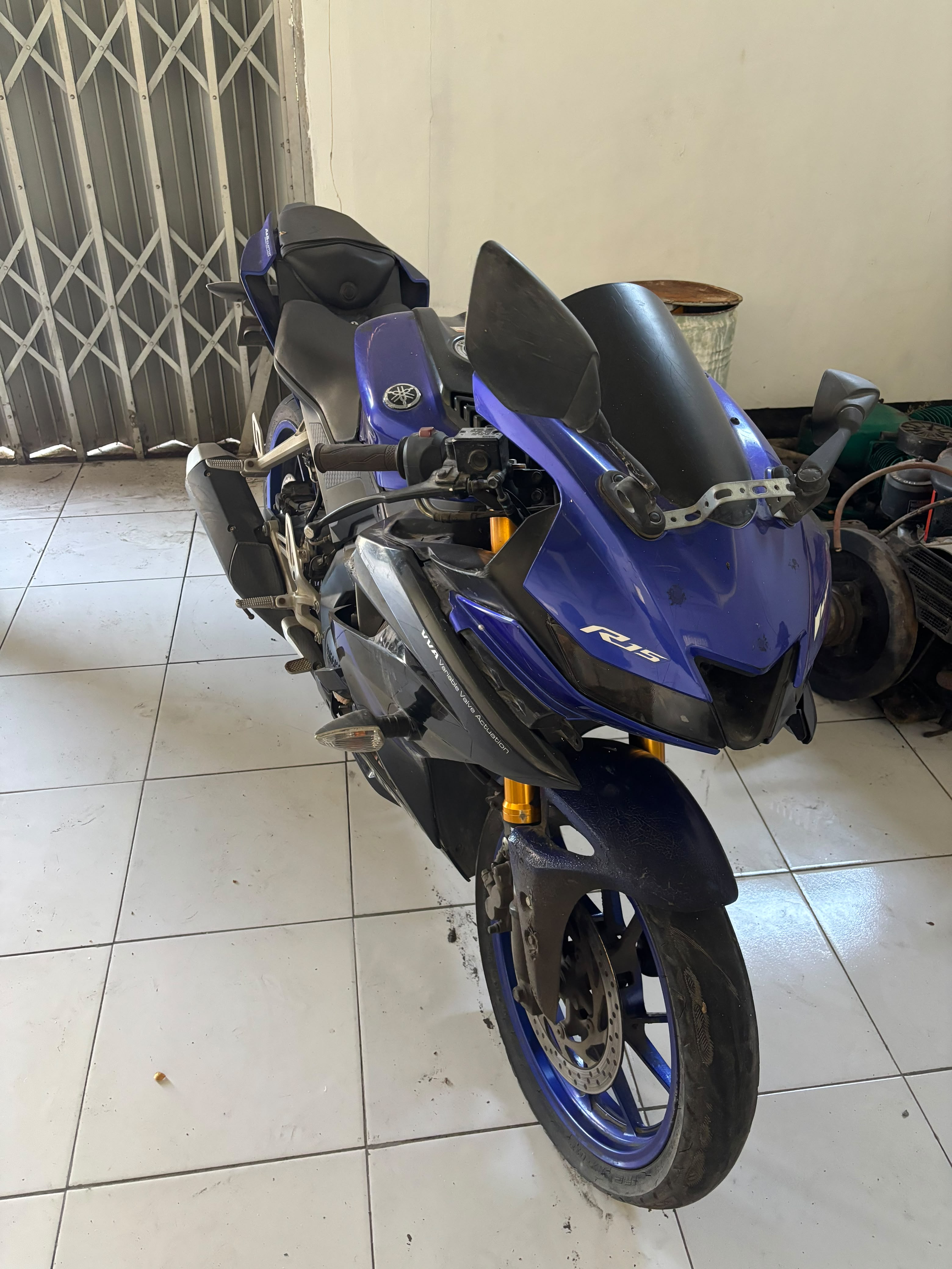 1 (satu) Unit Sepeda Motor YAMAHA R15 warna Biru dengan No. rangka MH3RG470KK119577, No. Mesin G3J6E0222665, No. BPKB Q00212378H1.