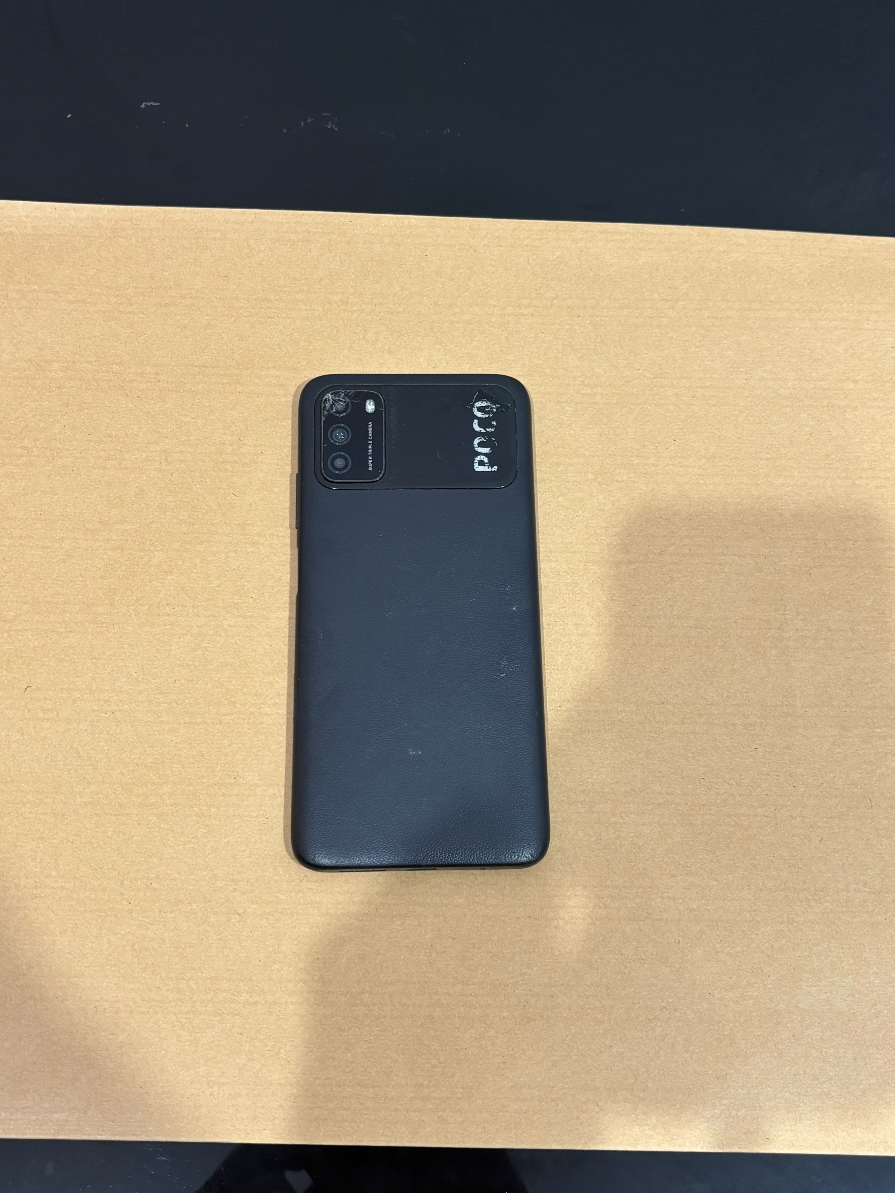 1 ( satu ) unit telepon genggam merk xiaomy poco warna hitam