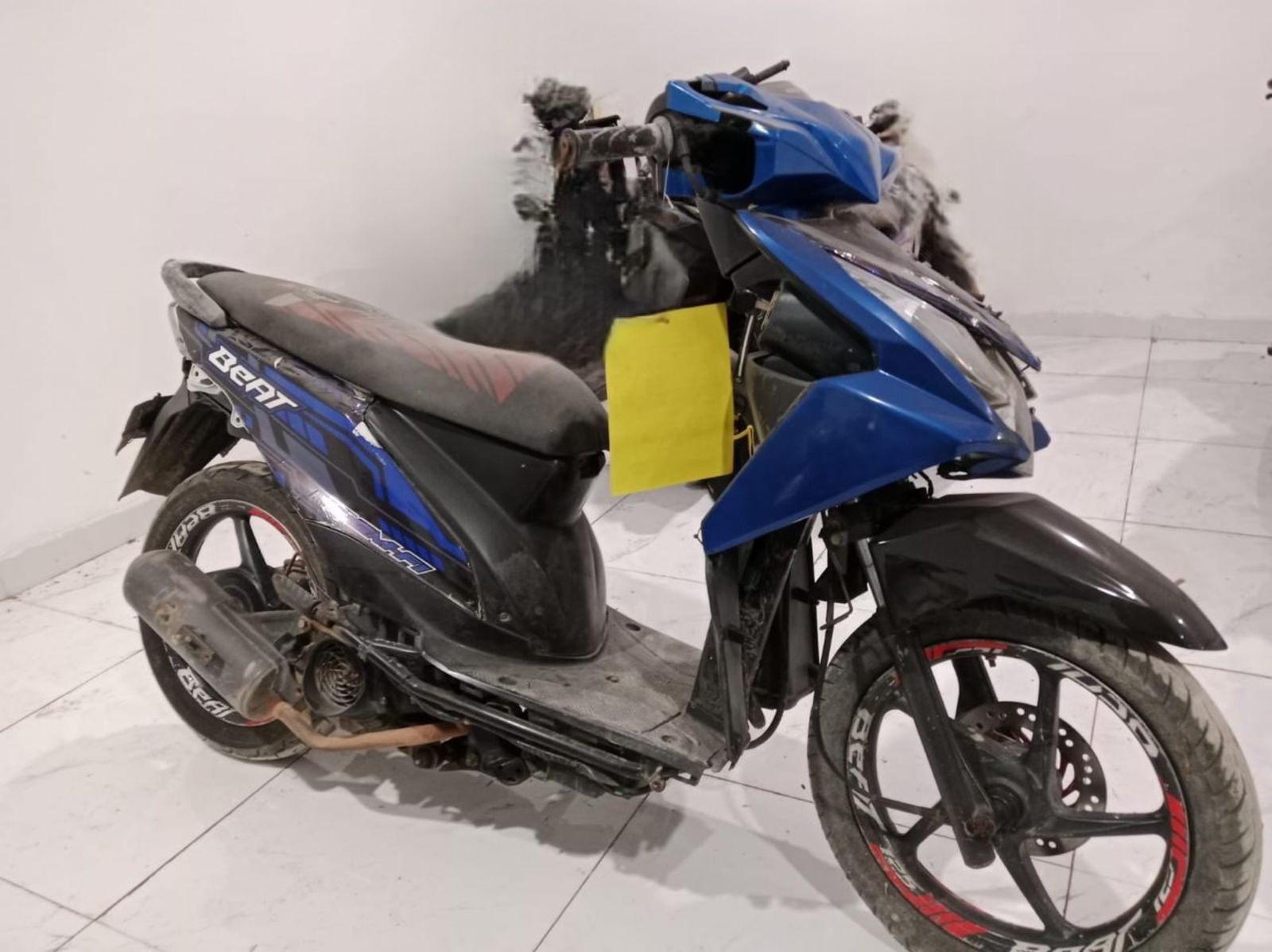 1 (satu) unit SPM merk Honda Beat warna biru hitam dengan No. Pol BG 5318 JAE.No. Rangka MILJED231K234350 dan No. Mesin JFD2E3230250 beserta kunci kontaknya;
