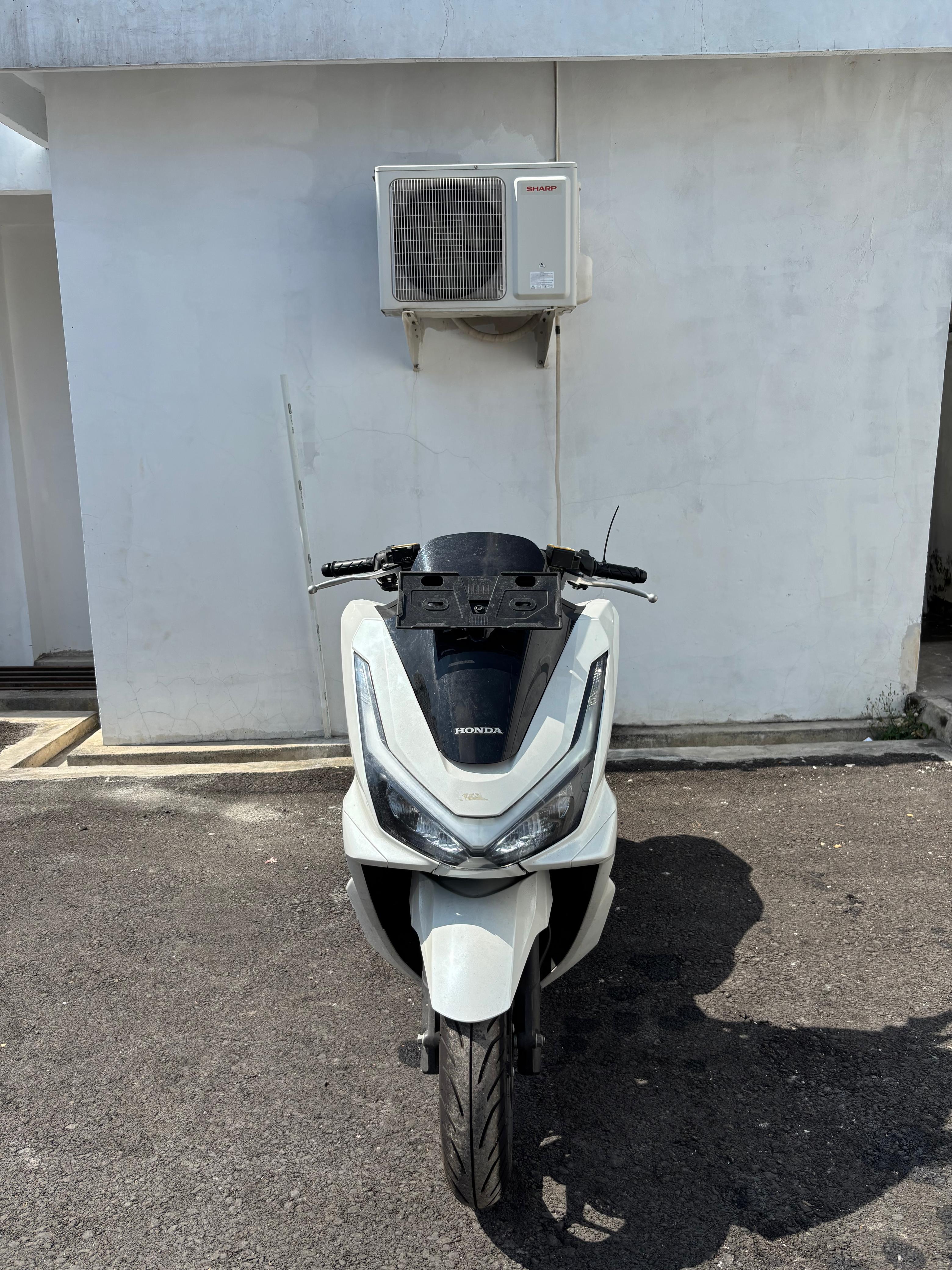 HONDA PCX PUTIH 2025
