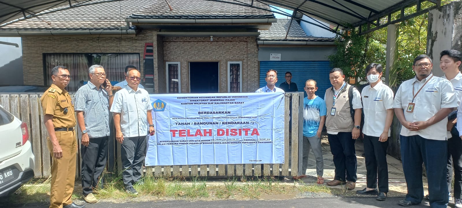 Sebidang tanah beserta bangunan yang ada diatasnya dengan nomor hak 14090103101682 tanggal 27 januari 2012 dan atau nomor induk bidang Hak Milik 010805 seluas 200 meter persegi yang beralamat dijalan RA Kartini Gg. Dulhaji Kel. Sekip lama 