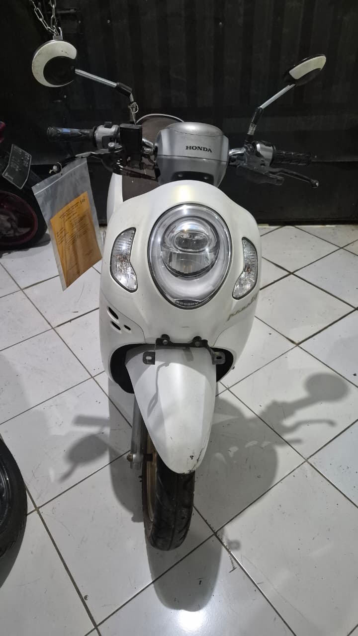 kendaraan sepeda motor. tanpa nopol. Noka MH1JM0210MK058080. Nosin JM02E1058095. Tahun 2021. Wama PUTIH. (tanpa bukti kepemilikan)