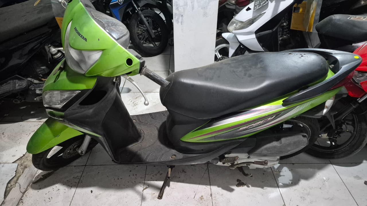 sepeda motor merk Honda Spacy wama Hijau tanpa nopol No. Rangka MH1JF0216BK085405. No. Mesin JF02E1086712