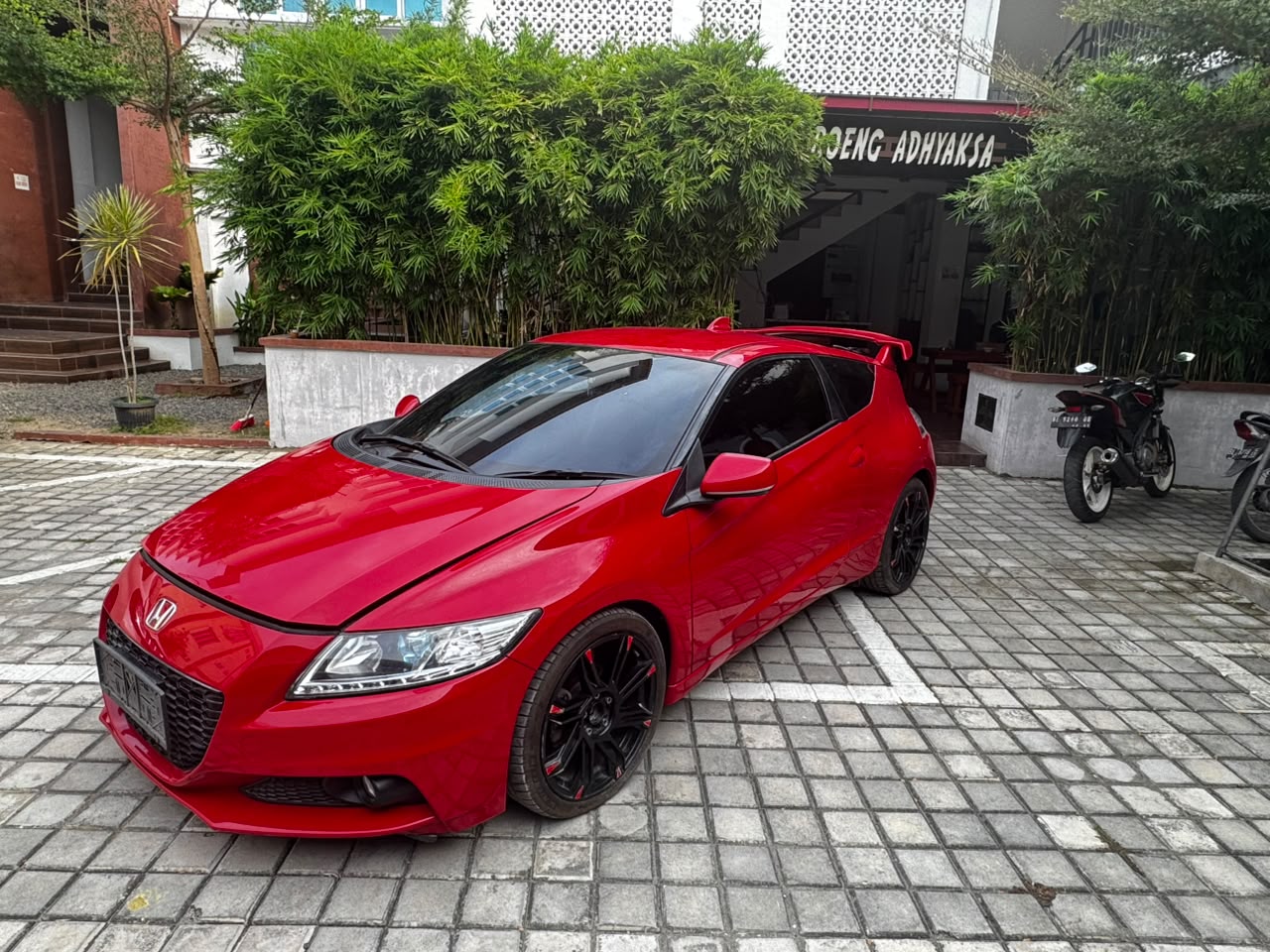 1 (satu) unit Kendaraan R4 merk Honda Type CR-Z F1 1,5 CV,tahun 2015, warna merah Milano, No.Pol: BL 1984ZH,No.Rangka:JHMZF1421FS300555,No.mesin: LEA35000170, beserta 1 lembar STNK dengan Nomor: 16886171C yang di terbitkan oleh DITLANTAS Polda Aceh an. HANISAH