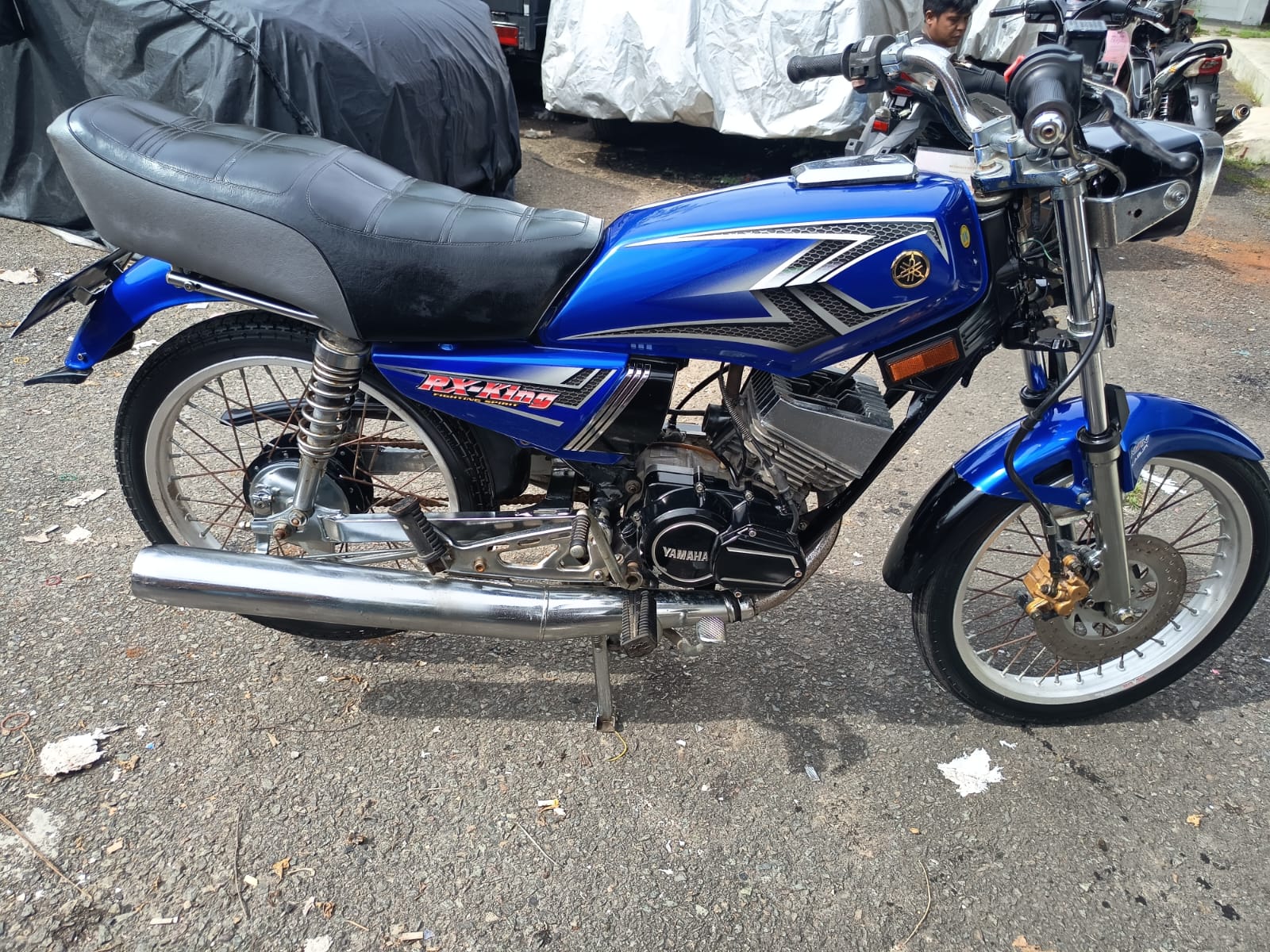 SEPEDA MOTOR YAMAHA RX-KING WARNA BIRU