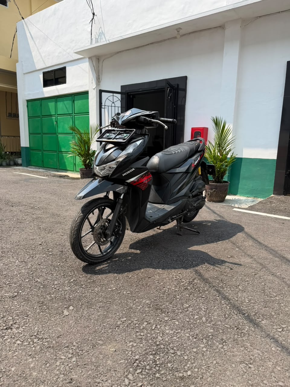 1 (Satu) unit sepeda motor merk Honda Beat berwarna hitam dengan No. Rangka MH1JM8114MK697613 dan No. Mesin JM81E699725