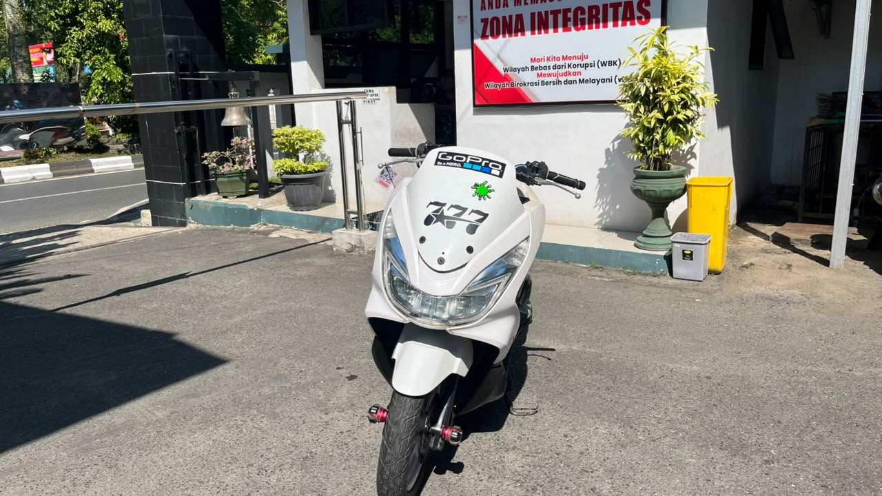 1 (satu) unit sepeda motor merk Honda PCX warna putih dengan No. Pol : DA 6359 BAY No. Rangka : RLHKF1833EY00417 No. Mesin : KF18E-5100406