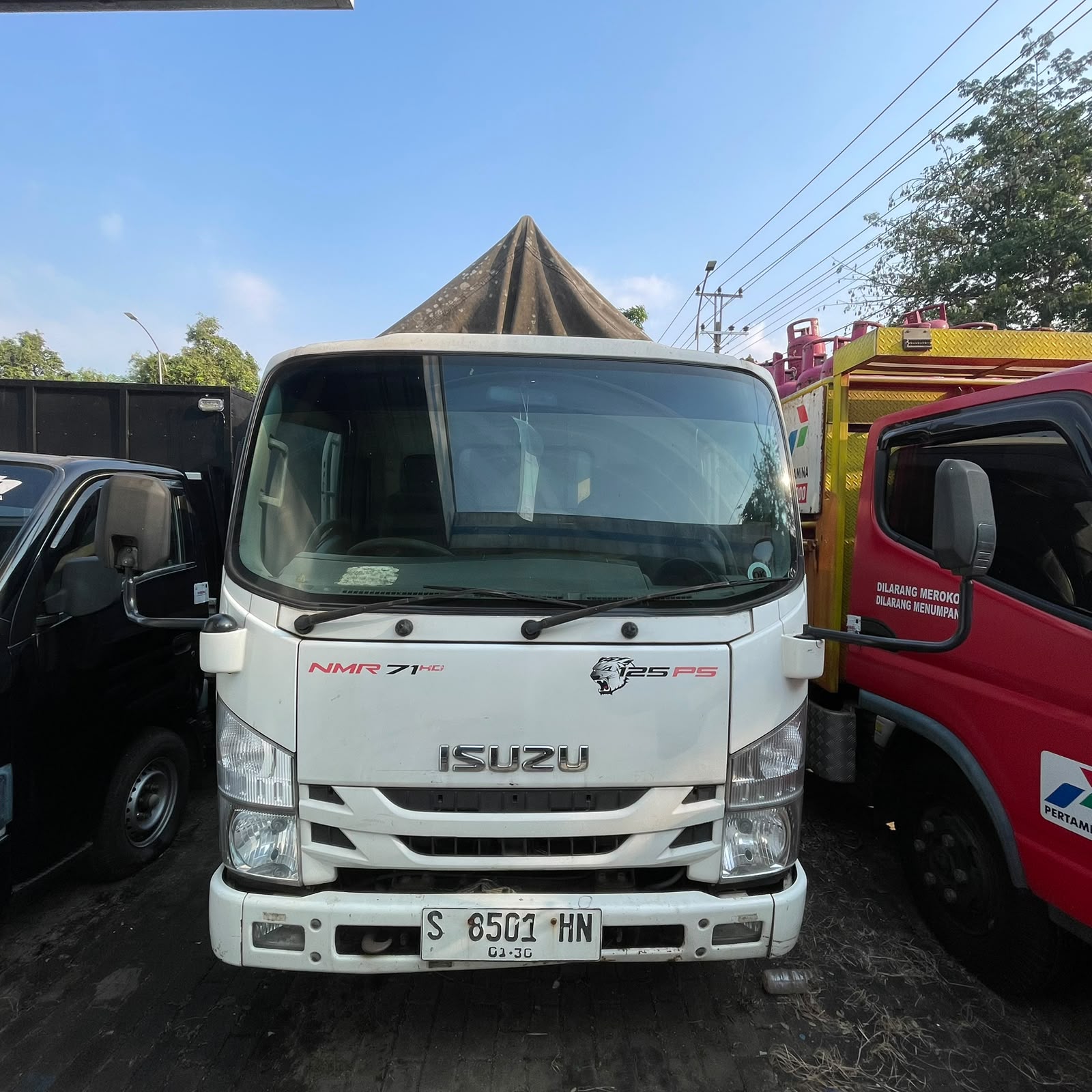 Mobil Truk ISUZU Warna Putih dengan Plat Nomor S 8501 HN beserta STNK Asli