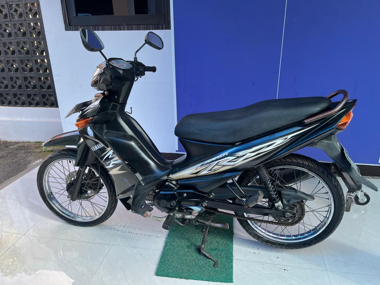 sepeda motor merek VEGA ZR warna hitam dengan nopol AA 6302 CM beserta Surat Tanda Nomor Kendaraan (STNK) sepeda motor merek VEGA ZR wara hitam dengan nopol AA 6302 CM, dan Buku Pemilik Kendaraan Bermotor (BPKB) sepeda motor merek VEGA ZR wama hitam dengan nopol AA 6302 CM;