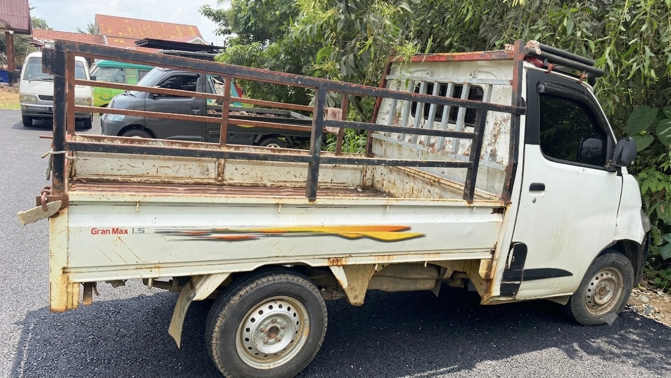 Mobil Daihatsu Grand Max Pick-Up warna Putih dengan nomor polisi KB 1990 LD