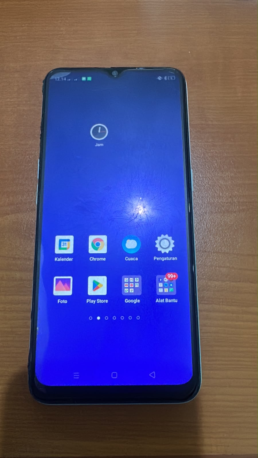 Handphone Merk Oppo A31 warna biru putih dengan nomor sim card 08978695363.