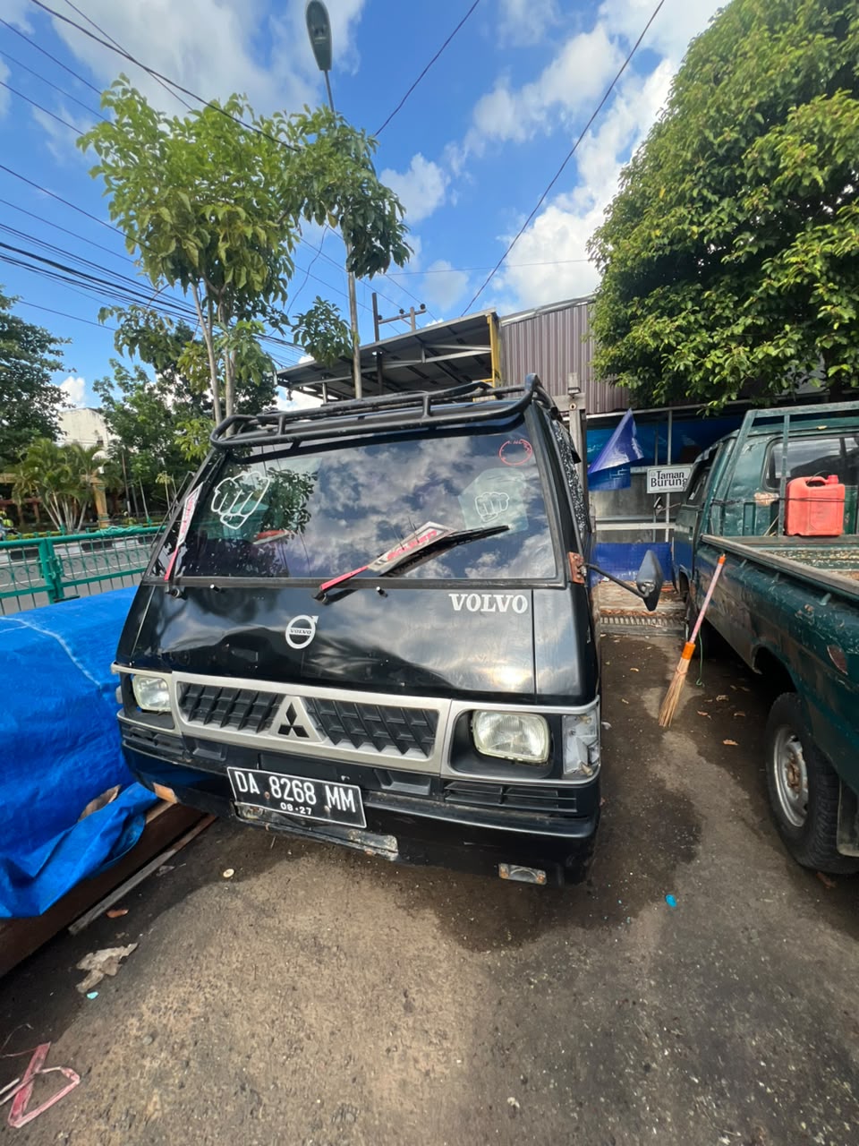 1 (satu) unit mobil pick up warna hitam dengan nopol DA 8268 MM, Nomor Rangka : MHML0OU39CK100547 dan Nomor Mesin : 4D56C-H79623, beserta kuncinya