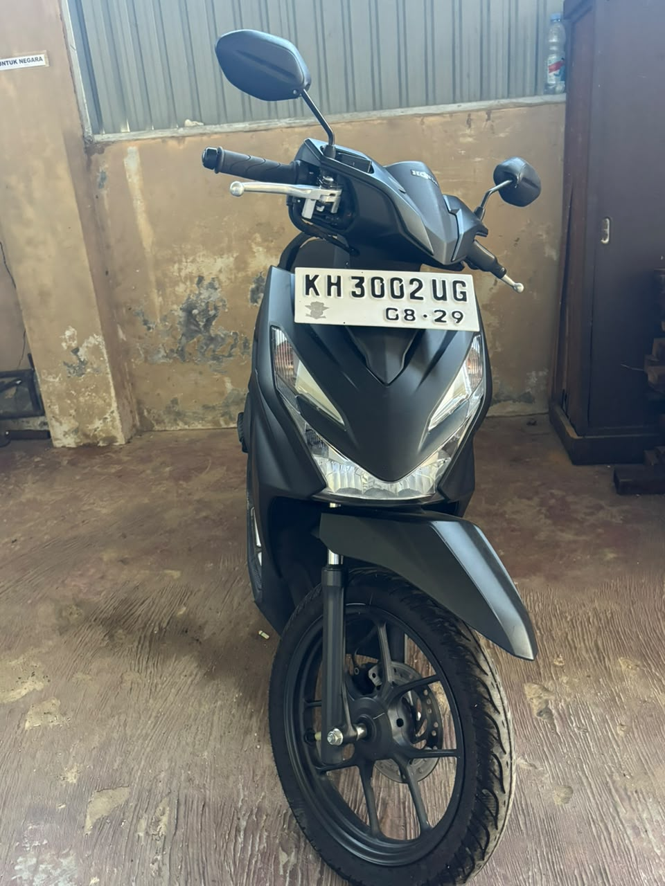 1 (satu) unit kendaraan honda beat warna hitam dengan nopol KH 3002 UG