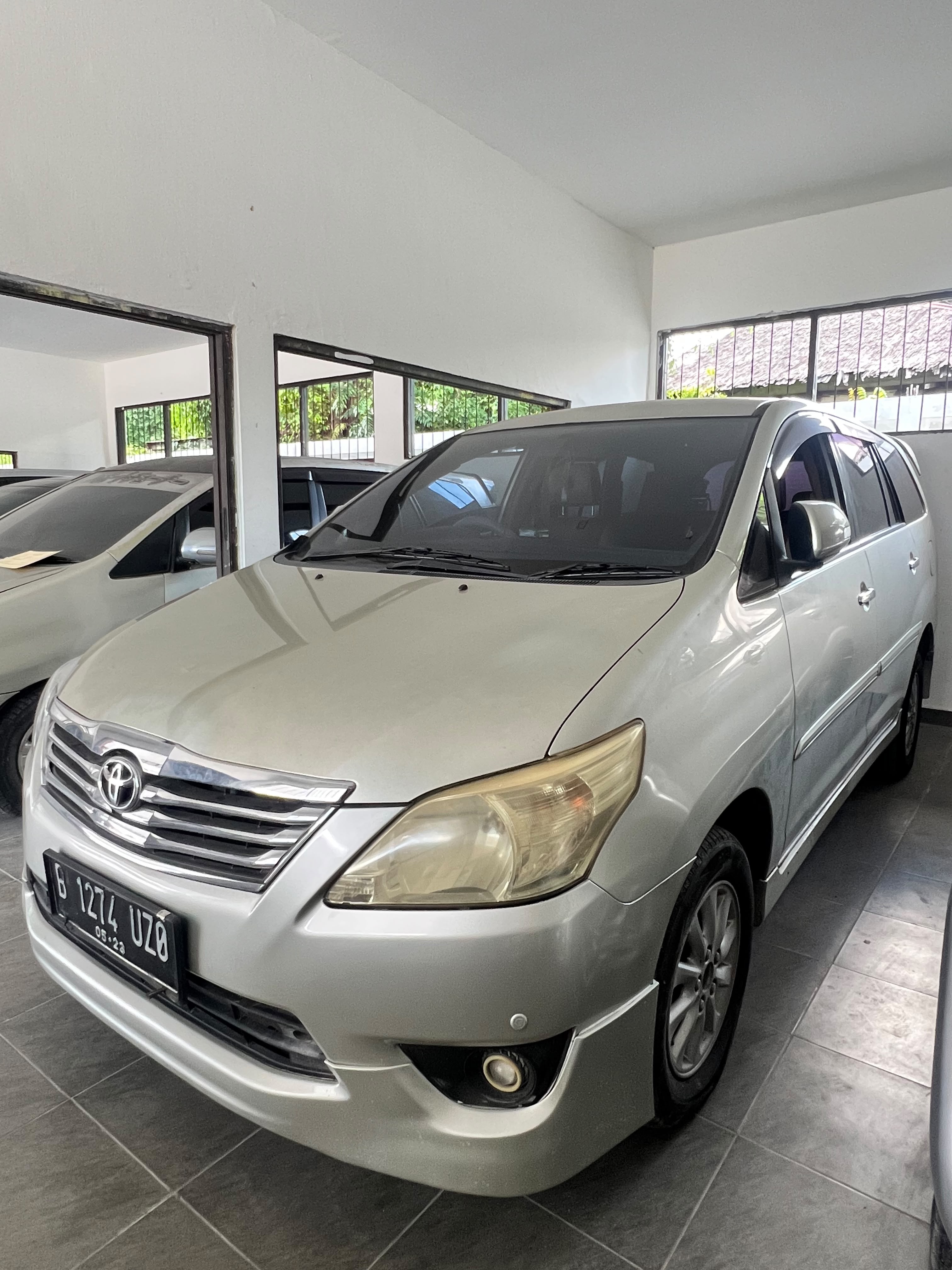 1 (satu) Unit Mobil Toyota Kijang Innova, Warna Silver Metalik, Nomor Polisi B 1274 UZO, Nomor Rangka MHFXW43G2D4078697, Nomor Mesin 1TR7567149, beserta STNK dan Kunci